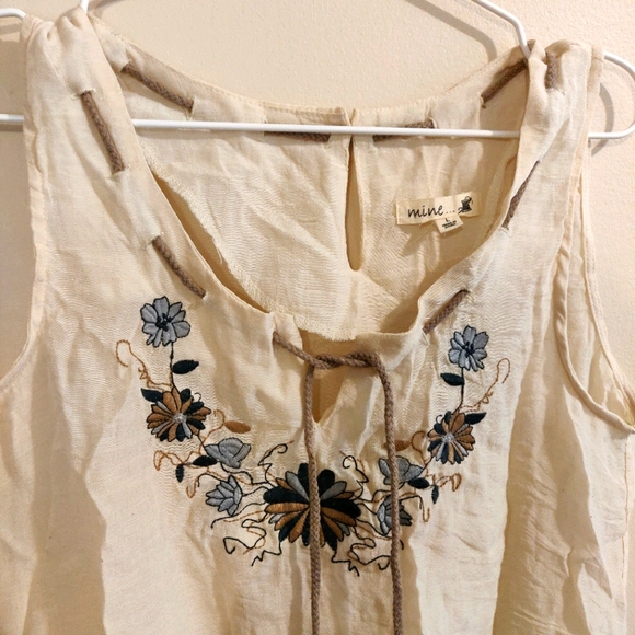 Embroidered Tank size L - Picture 2 of 2